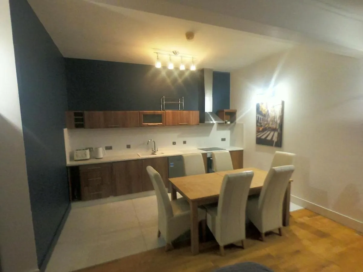 Sleeps 7 - Spacious Apartment Belfast
