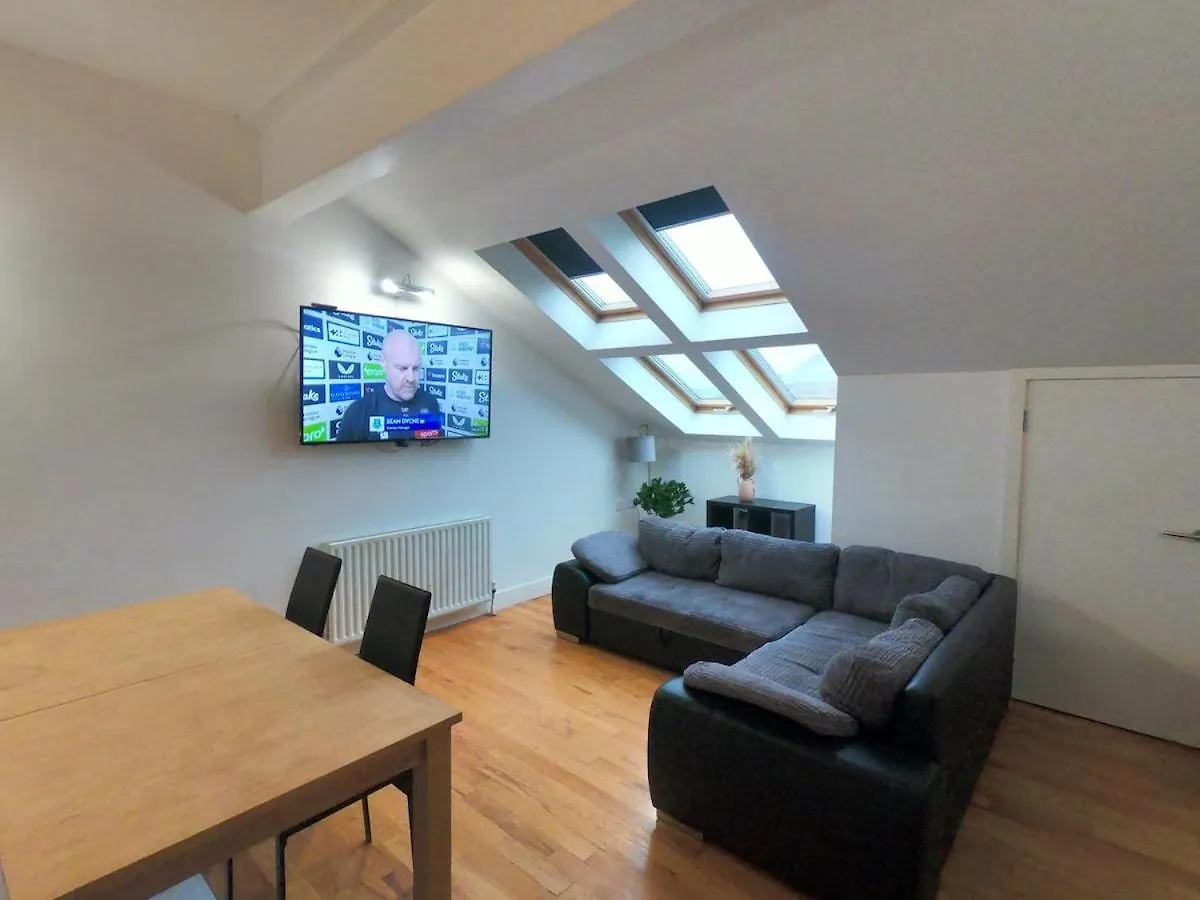 Sleeps 7 - Spacious Apartment Belfast