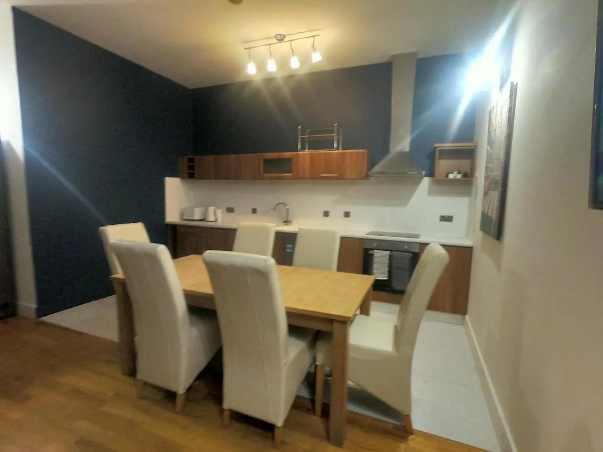 Sleeps 7 - Spacious Apartment Μπέλφαστ