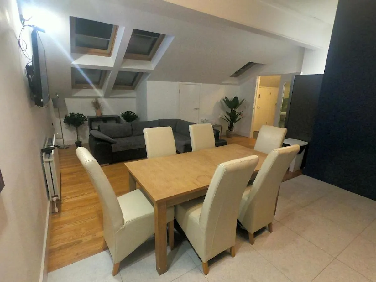 Sleeps 7 - Spacious Apartment Μπέλφαστ